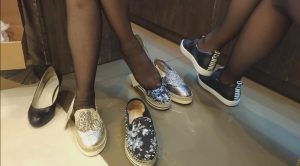 【Tim精华视频】一对黑丝美女为明天的出行做准备不断试鞋[0350]