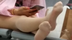 【Tim精华视频】候车室豪放的丝袜少妇[0549]