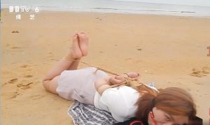 YT49海语户外第一季9，海滩驷马口球TK，游客忍不住回头