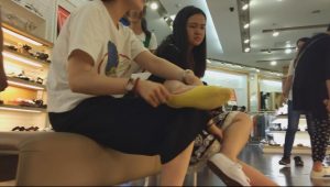 长的像牛奶糖一样的船袜板鞋MM试鞋玉足非常细嫩[0311]