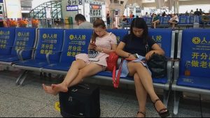 候车室的裸足MM小合集