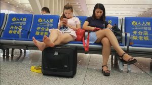 候车室的裸足MM小合集