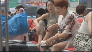 [子林4K视频]靓妹以为旅行箱能挡住视线，结果脚面足底全部沦陷[0435]