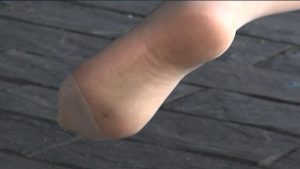 北狼视频——风骚气息浓烈的长肉丝熟妇的躺姿令人激动不已（7分08秒）