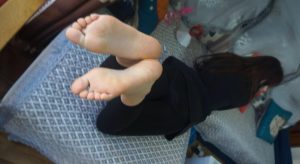 气质姚姚室内裸足秀