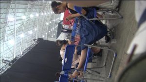 黑色套装后场用足技撩人