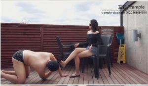 性感丝袜脏底小皮户外卫生间室内极致调教