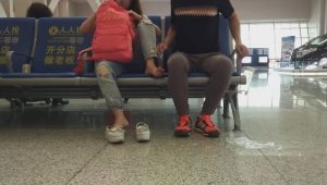 两位豪放的晾足底的玉足MM[0222]