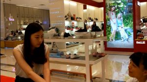 大长腿船鞋嫩足美女试鞋[0120]