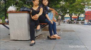 街边晾脚的裸足美女[0855]