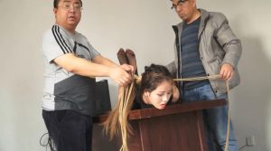 【逍遥 受孽的女模 一脸痛苦 TK挣扎被打屁屁惩罚】