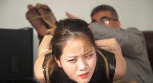 【逍遥 受孽的女模 一脸痛苦 TK挣扎被打屁屁惩罚】