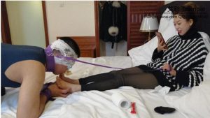 【心灵驿站】可可女王调教外地新奴 内裤蒙头暴打坐脸恋足钻胯