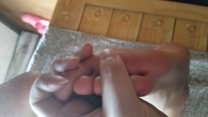 【网友作品】吻棉被熟睡表妹的可爱脚丫