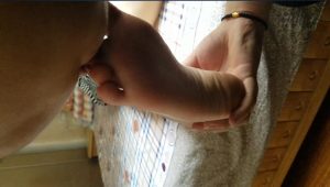 【网友作品】吻棉被熟睡表妹的可爱脚丫