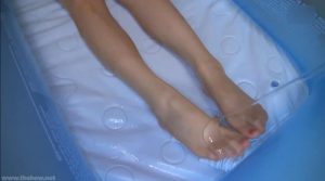 清秀萝妹纸面试初次拍丝袜写真(1080P)[MP4745MB]