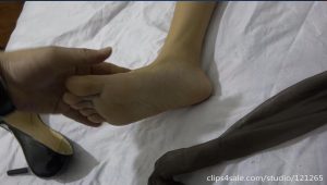 You help you take off your stockings