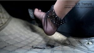 【冰时代】彤彤开车美袜踩油门2