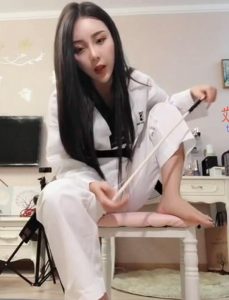 女神晓诺第一视角跆拳道服暴踹极度羞辱女