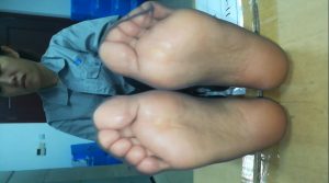 单位小少妇35码小脚丫薄灰丝足特写，原声，1.03G，8分33秒