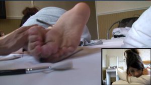 日本挠脚心之后按摩