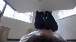 OL美女S超美黑丝长腿暴虐男同事