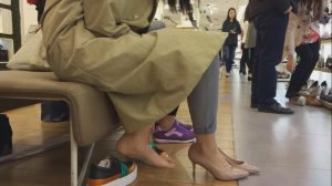 超高颜值船袜美女嫩足试高跟鞋