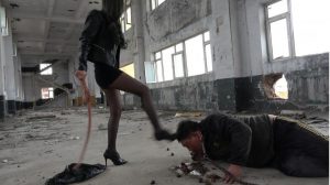 废弃工厂暴打羞辱欠债肥狗