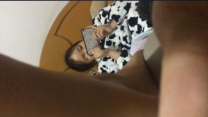 舔艺术生画室妹妹的嫩脚