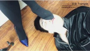 希雨女经理恋足剧情片