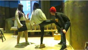 【AJ女主与晓晓】悬空爆踢贱狗裆部