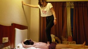 仙仙S羞辱踩踏瘦狗