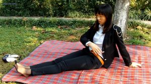 校园篇之草地上通透的水晶肉丝