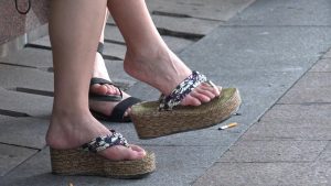 嫩出水来的美少女全包围观察