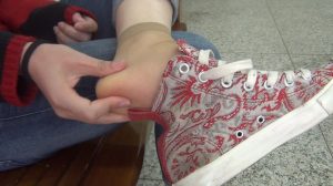 高帮帆布鞋永远就适合短丝袜