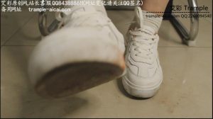 哚儿定制-- 超脏棉袜第一视角踩踏（私人定）