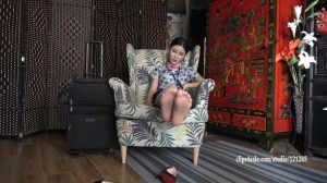 【K&M】空姐甜甜的丝袜香脚语言勾引