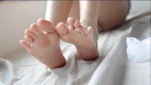 长腿女生丝足夹搓手柄秀白嫩裸足