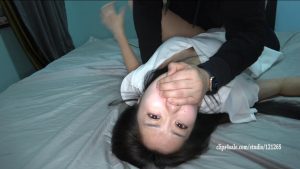 【K&M】白衣妹纸被人偷袭捂晕玩脚 4K超高清-97LZTD-1422