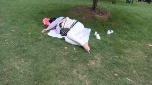 不可复制街拍史上奇观~美少妇居然脱下超薄丝袜送给我！！！409）