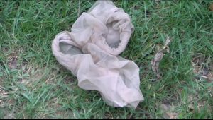 不可复制街拍史上奇观~美少妇居然脱下超薄丝袜送给我！！！409）