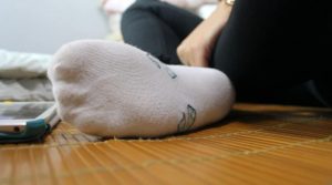 小MM秀棉袜猥琐男舔<2部视频+314张套图>