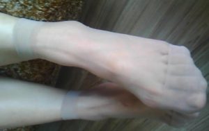 随意玩弄单位同事的原味丝足