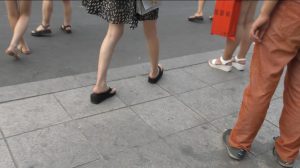 超美玉足在街上被我偷拍咯