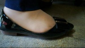 偷拍单位熟妇的丝足，5分04秒