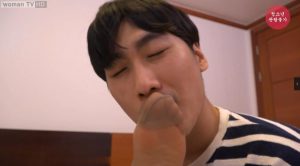 脱掉丝袜后的极品脚