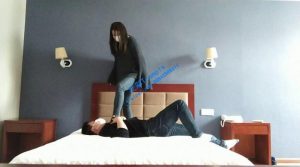 美女踩死小偷-97LZTD-11101