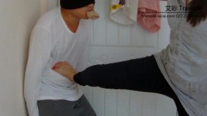 美女老师狠踹肚子长达15分钟，未曾休息-97LZTD-11130