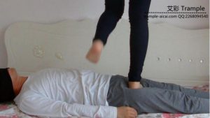 美女老师狠踹肚子长达15分钟，未曾休息-97LZTD-11130