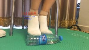 【婧児小主】婧児运动鞋里棉袜丝袜的味道 全语言羞辱感受自己在我脚下-97LZTD-11159